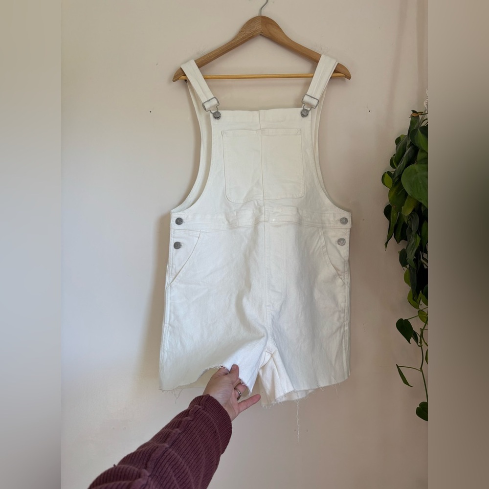 Madewell Adirondack Short Overalls in Tile White - Picture 5 of 7